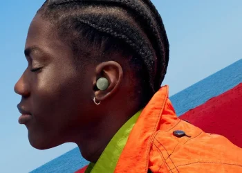 Google Pixel Buds Pro 2 in der neuen Farbe Olive mit kommenden Softwarefunktionen.