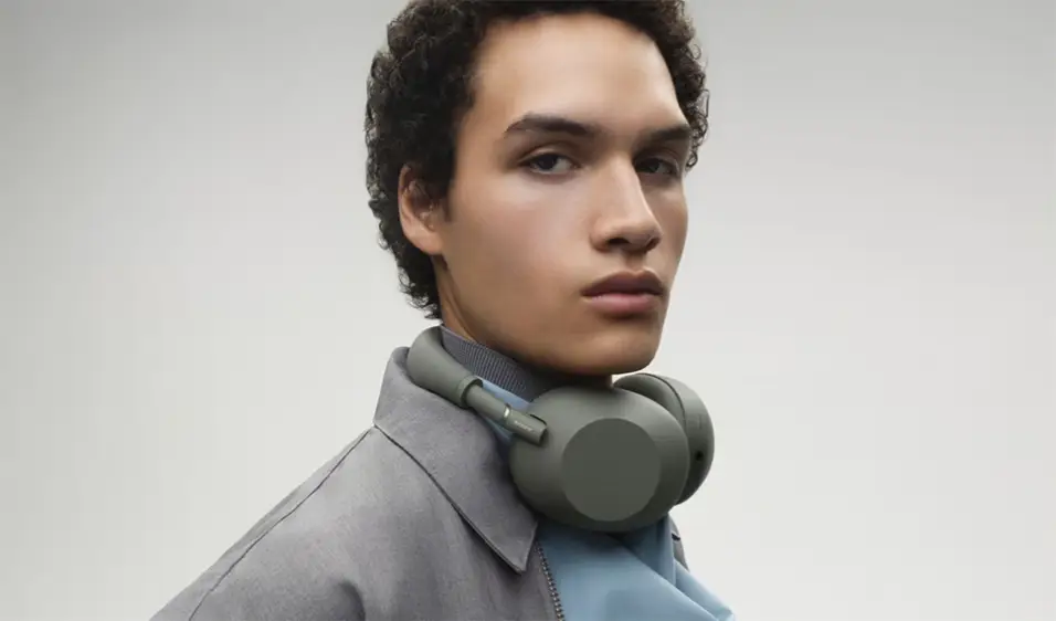 Sony WH-1000XM6 trådlösa over-ear-hörlurar i den nya färgen Olive Gray.