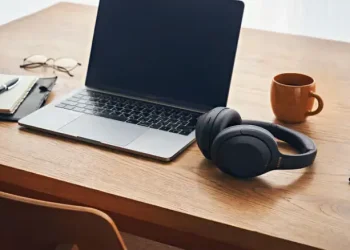 Sony WH-1000XM4, das Modell, das Berichten zufolge als Grundlage für den kommenden Sony WH-1000XM4C dient.